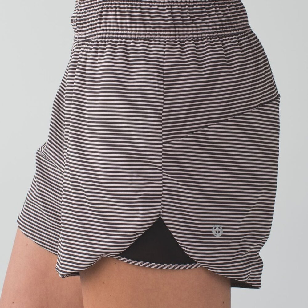 Lululemon Go the Distance Shorts Mini Pop Stripe Mink Berry Black Heathered 10